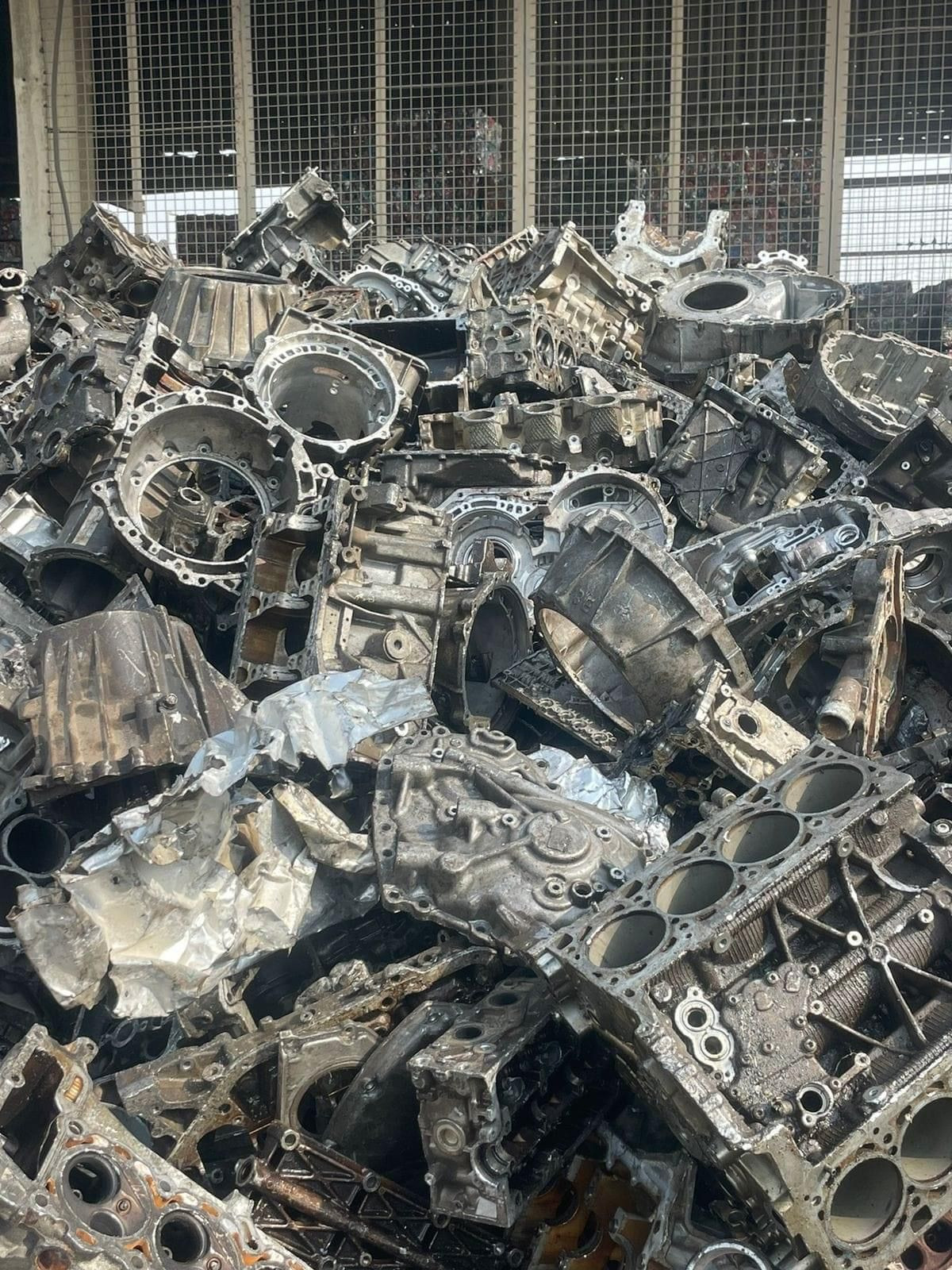 Cheap used engine block scrap engine 99.9 aluminum block scrap