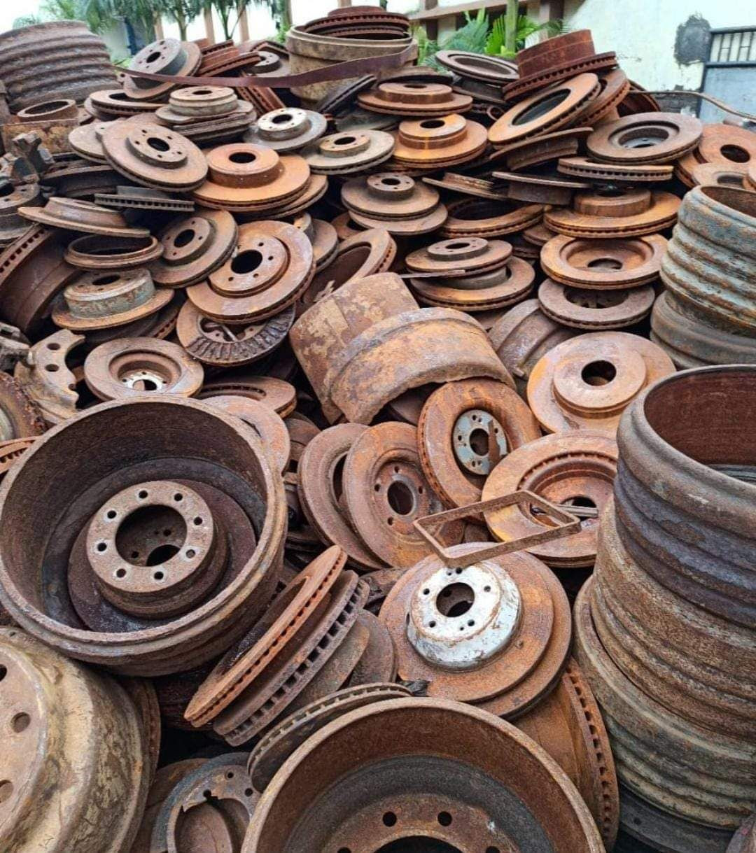 100% Pure Cast Iron Scrap Yard Hms Used Rails for Sale / Iron Scrap Wholesale Suppliers